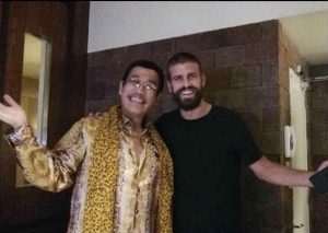 Gerard Piqué quiere ser cantante como Shakira y se vuelve viral – VIDEO