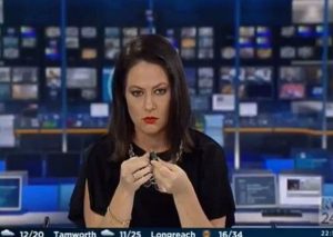¡Reaccionó así en vivo y la despidieron! – VIDEO