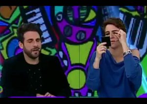 Rodrigo González se pone pestañas postizas al estilo de Sheyla Rojas y lució así – VIDEO