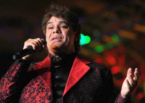 Juan Gabriel cumple un año de muerte y así lo recuerdan sus amigos
