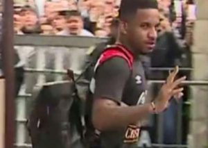 Jefferson Farfán impresionó a todos al salir en pantuflas del hotel – VIDEO