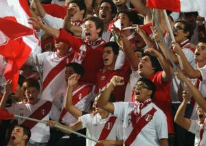 Hincha peruana modifica el ‘Padre Nuestro’ y se vuelve viral