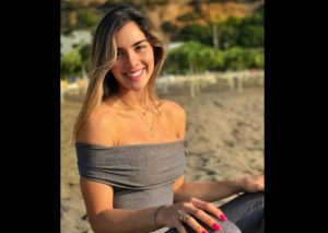 Korina Rivadeneira posa junto a su mamá pero todos piensan que es su hermana menor