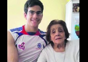 Joven se casó con su abuela de 91 años y ahora pelea por pensión