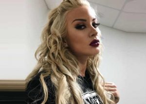 Leslie Shaw alborotó con disfraz para Halloween