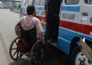 Sancionarán a empresas que no respeten el pasaje libre para personas con discapacidad.
