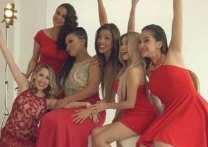 Son Tentación: Así fue el detrás de cámaras de su sesión de fotos navideña (FOTOS Y VIDEO)
