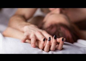 Pareja: Mira sus manos y sabrás si es infiel o no