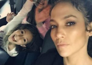 Jennifer López: Fotos demuestran que su hija es cada vez más igual a ella (FOTOS)