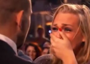 San Valentín: Esta es la mejor pedida de mano del mundo (VIDEO)