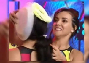 Michelle Soifer sufre caída de pestañas en vivo y Rosángela Espinoza hace esto (VIDEO)