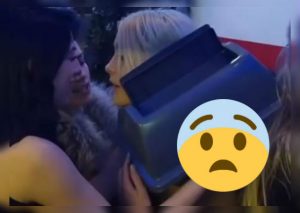 Facebook: Mujer quedó atrapada en la tapa de un basurero y se vuelve viral por este motivo