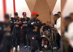 Luis Advíncula la rompe bailando timba con orquesta conocida y se vuelve viral (VIDEO)