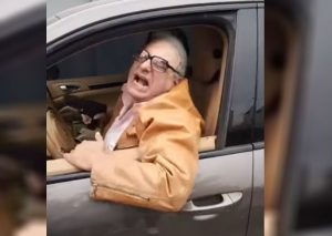 Carlos Álvarez: Mira la divertida parodia del ‘Viejo pistolero de San Isidro’ (VIDEO)