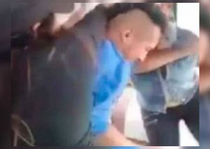 Intentó robar bus pero su madre lo agarró a ‘chancletazos’