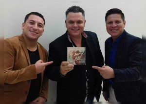 Septeto Acarey gana premio a mejor canción original por ‘Frágil’ (FOTO)