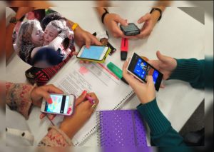 Prohíben a profesores y alumnos revisar su Facebook en los colegios