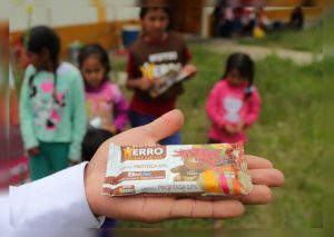 Ingeniero peruano crea ricas galletas para combatir la anemia en los niños
