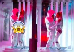Critican a Karol G y Anuel por realizar ‘tocamientos’ en pleno escenario