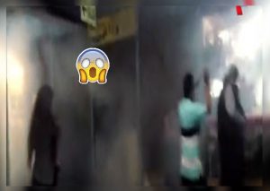 Polvos Azules: Fumigan centro comercial con clientes adentro