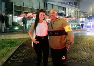 Yahaira Plascencia firma contrato con Sergio George destacado productor de salsa