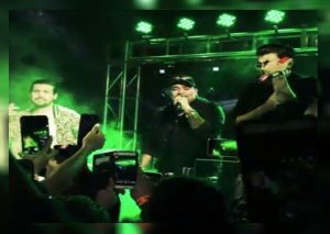 Josimar, Ezio Oliva y Jonathan Moly juntos en el escenario para interpretar este tema