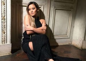 Amy Gutiérrez rompe en llanto tras finalizar presentación (VIDEO)