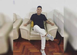 César Vega se emociona al recibir importante reconocimiento