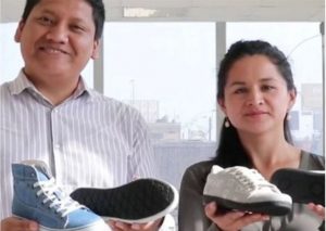 Jóvenes crean calzado a base de este increíble material