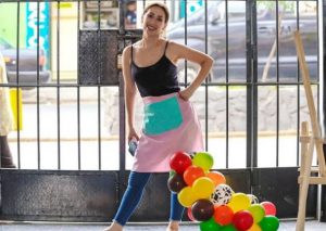 Angie Chávez muestra la pasión que complementa su carrera musical