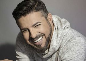 Tan enamorados – Luis Enrique