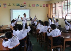 Colegios privados deberán devolver matrícula si padres cambian a sus hijos de colegio
