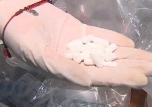 Detienen a sujetos que falsificaban paracetamol con azúcar y colorante
