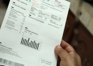 Gobierno subsidiará parte de los recibos de luz que se consumió durante la cuarentena