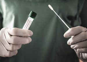 Reemplazarán pruebas rápidas por moleculares, según ministra de Salud