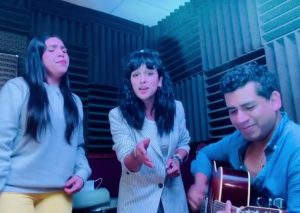 Daniela Darcourt comparte video cantando vals