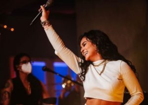 Daniela Darcourt es llamada la ‘Poderosa de la salsa’