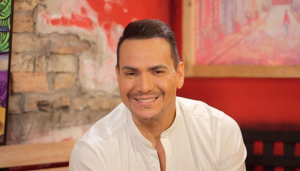 Canta a dúo con Victor Manuelle y gana un increíble celular gracias a Radio Panamericana.