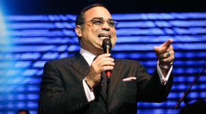 Gilberto Santa Rosa estrenará nuevo tema llamado “Cartas Sobre las Mesa” | FOTOS