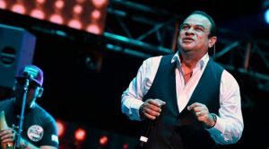 Tony Vega fue trasladado a hospital por complicaciones en su salud
