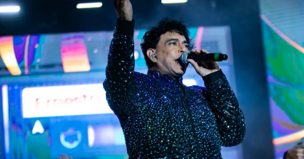 ¿Que le pasó? Ernesto Pimentel sufrió incidente en pleno concierto de Corazón Serrano