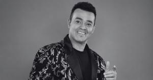 Fallece Alex Bueno, emblemático cantante dominicano y autor de “Jardín Prohibido”