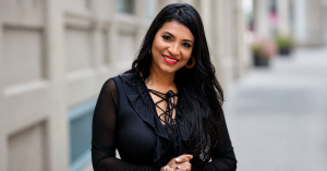 Elizabeth “Mimi” Ibarra: La pluma de oro de la salsa y la música latina continúa dejando una huella imborrable